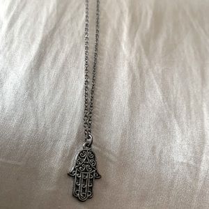 Silver collar bone length, chain link, hand of Fatima.